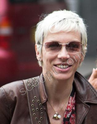 20061104193436-annie-lennox-2006.jpg